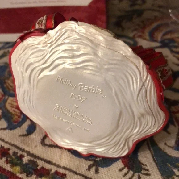 Collectible Hallmark 1997 Holiday BARBIE Fifth in Series of Happy Holiday Dolls - Picture 15 of 15